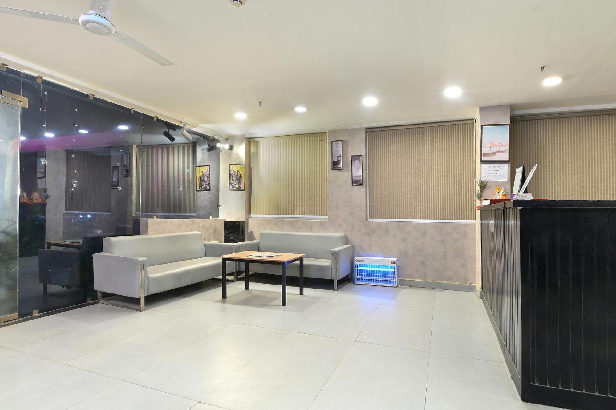 Hotel Red York By Byob Hotels Noida Zewnętrze zdjęcie