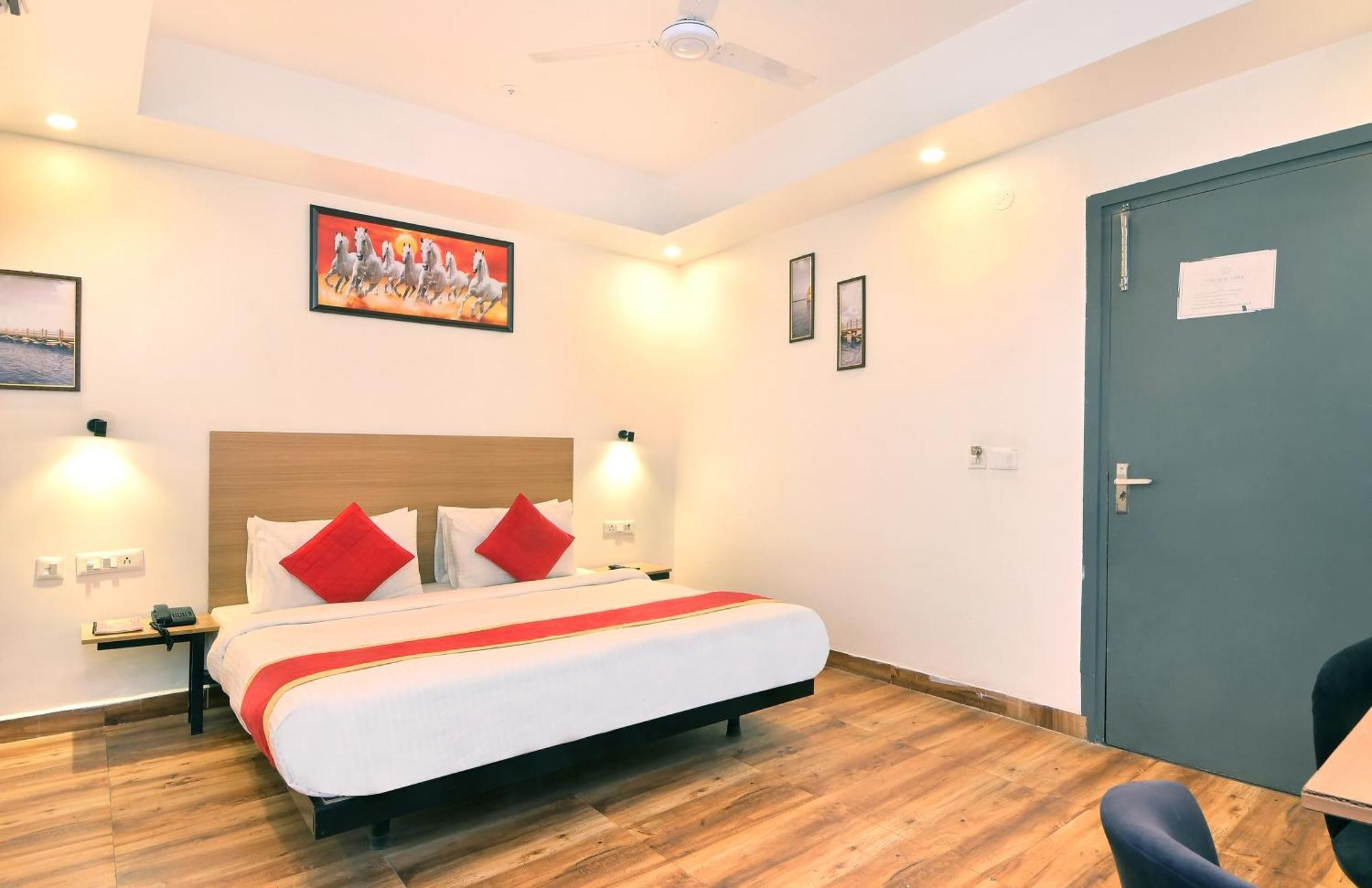 Hotel Red York By Byob Hotels Noida Zewnętrze zdjęcie