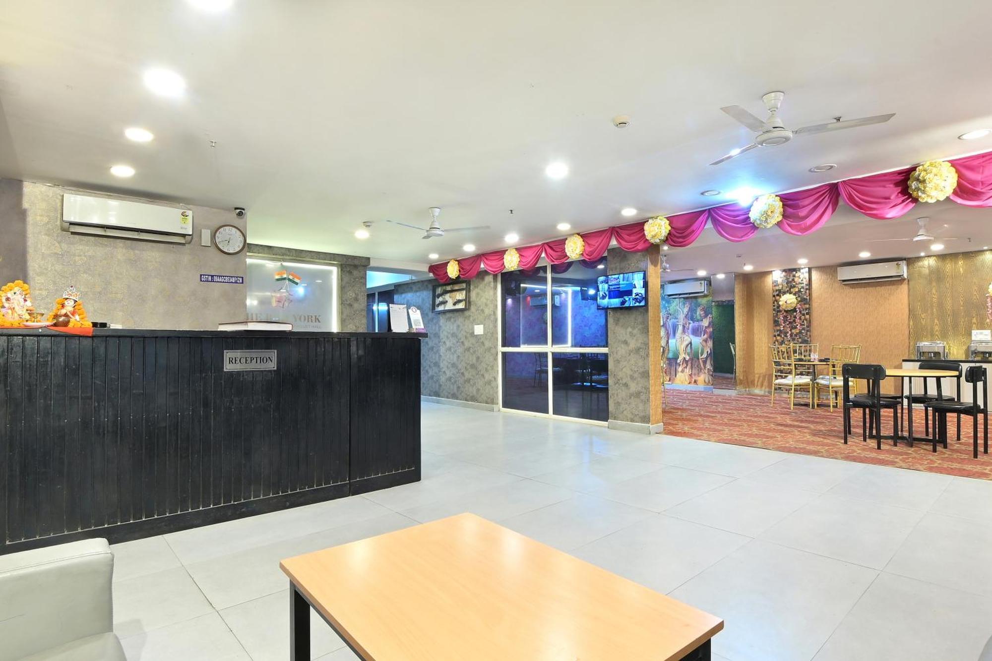 Hotel Red York By Byob Hotels Noida Zewnętrze zdjęcie