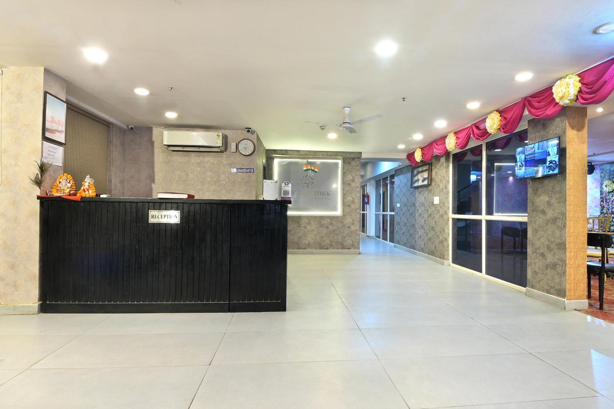 Hotel Red York By Byob Hotels Noida Zewnętrze zdjęcie