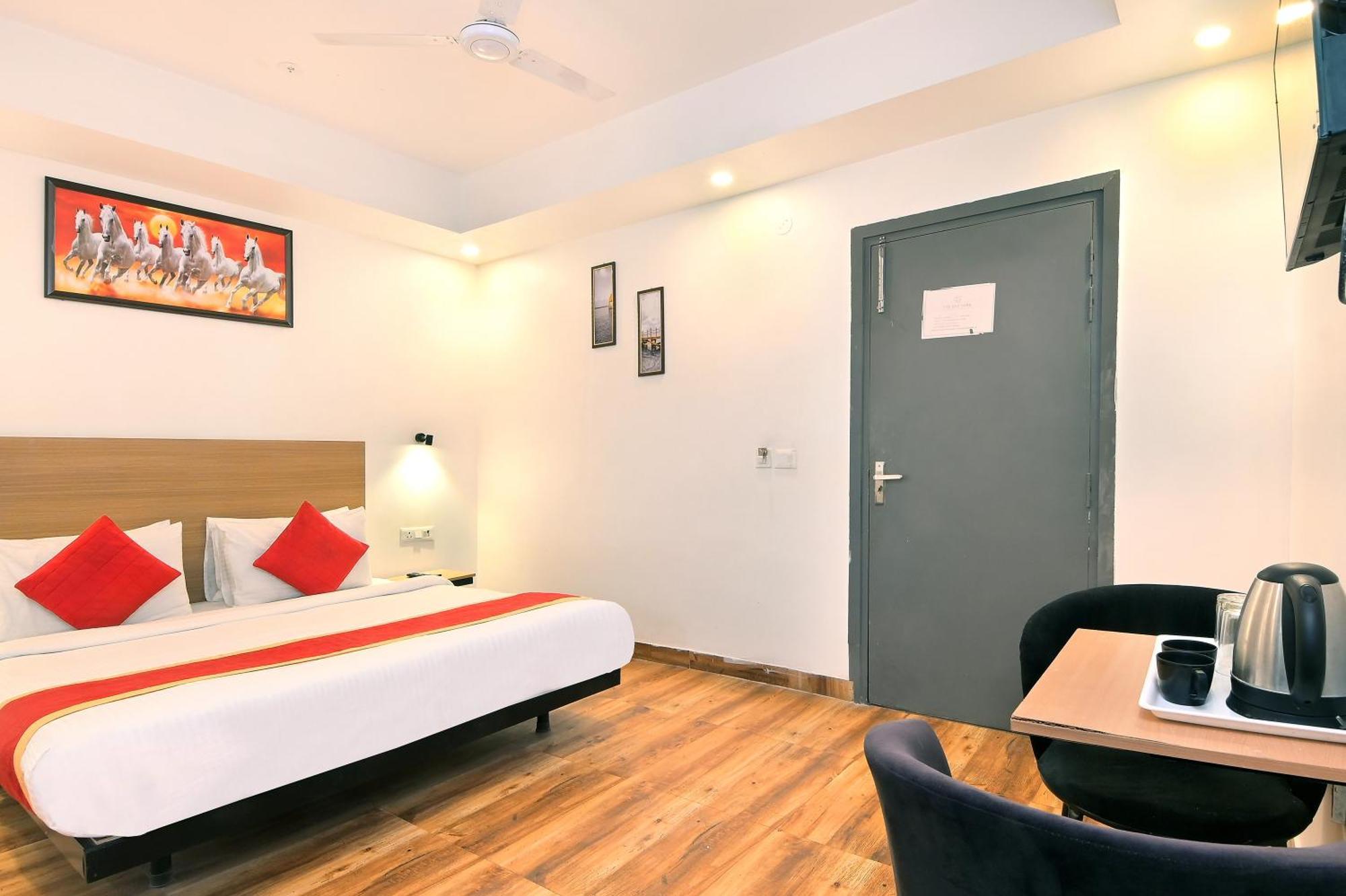Hotel Red York By Byob Hotels Noida Zewnętrze zdjęcie