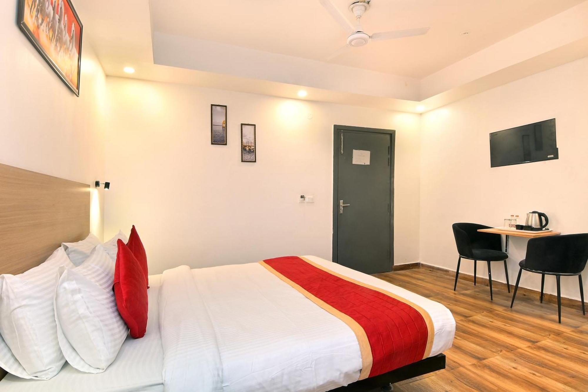 Hotel Red York By Byob Hotels Noida Zewnętrze zdjęcie