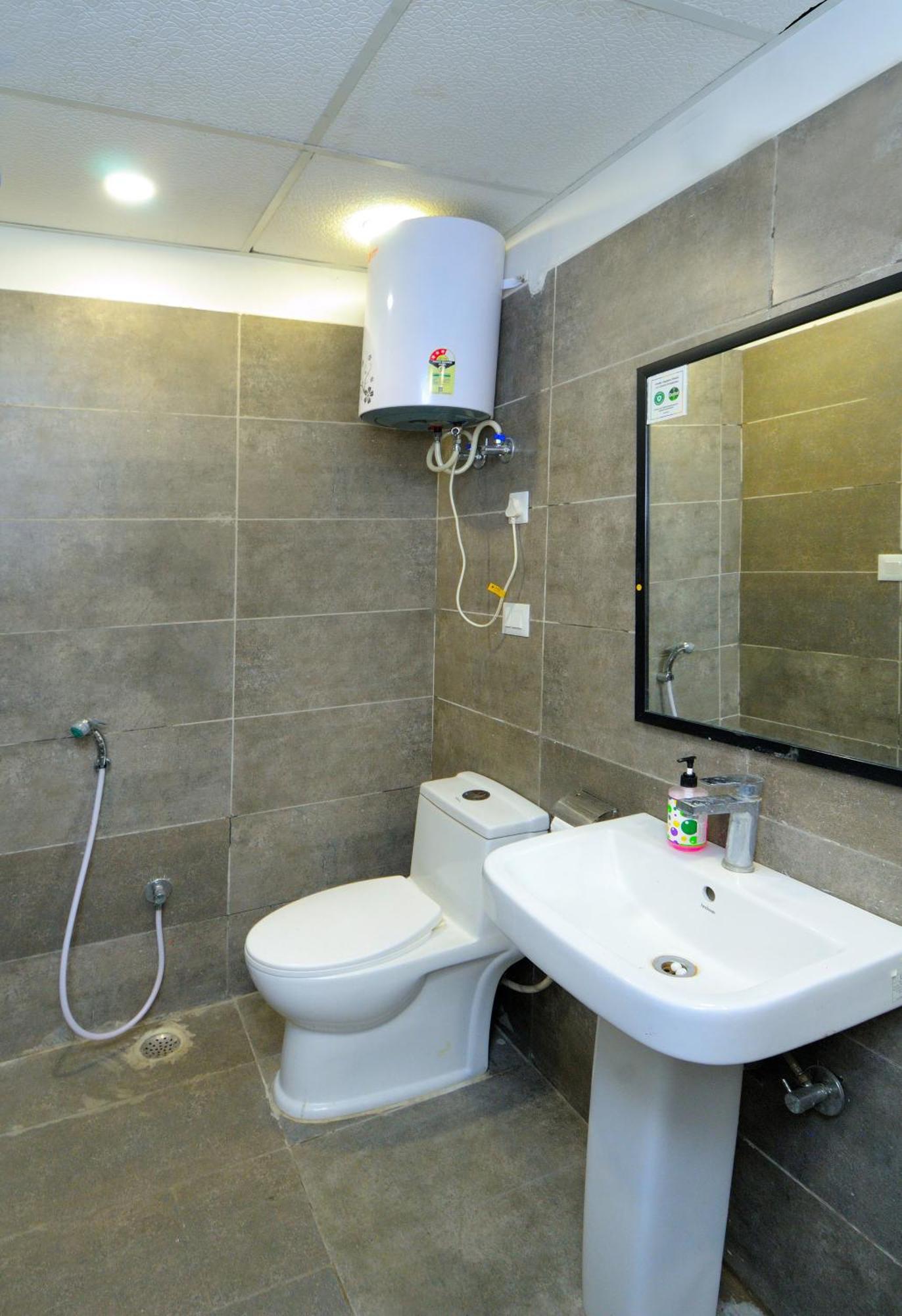Hotel Red York By Byob Hotels Noida Zewnętrze zdjęcie