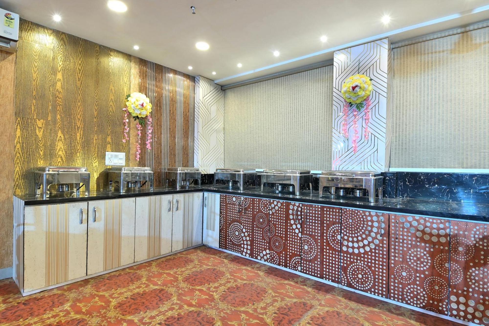 Hotel Red York By Byob Hotels Noida Zewnętrze zdjęcie