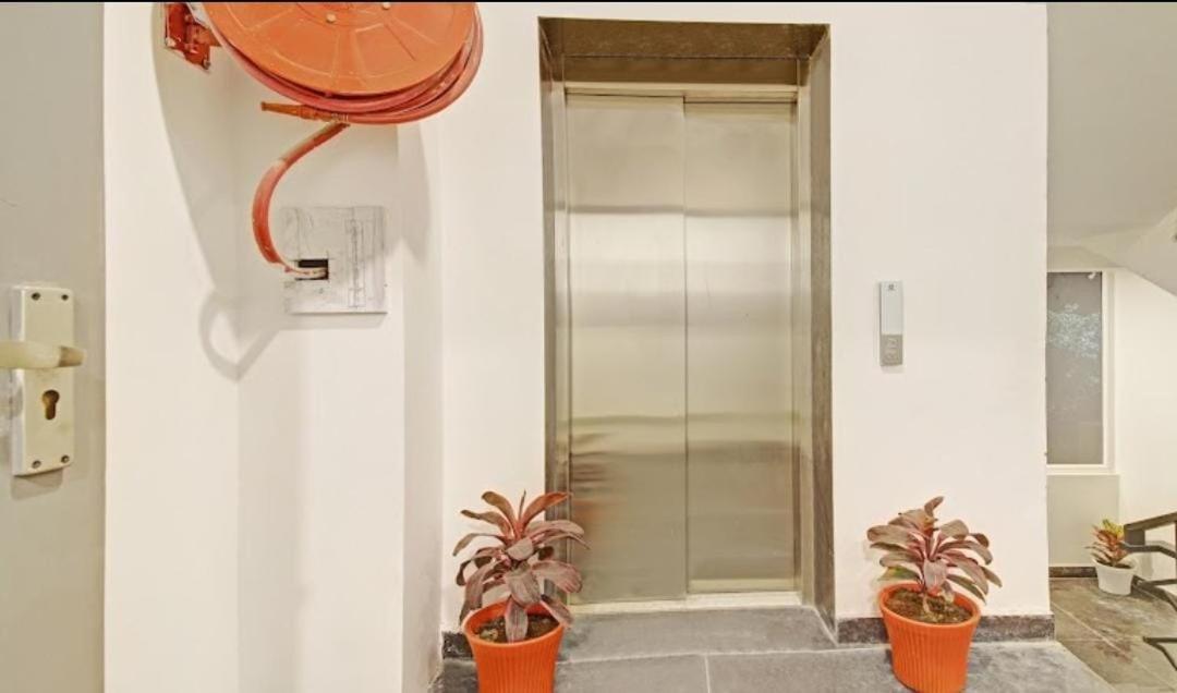 Hotel Red York By Byob Hotels Noida Zewnętrze zdjęcie