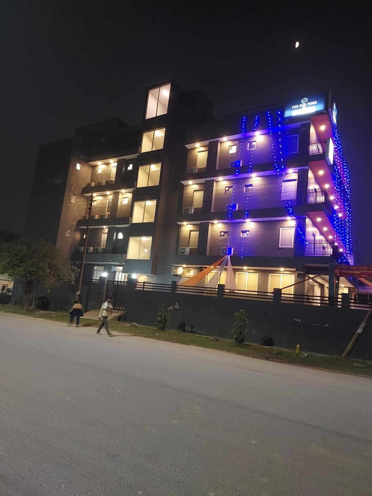 Hotel Red York By Byob Hotels Noida Zewnętrze zdjęcie