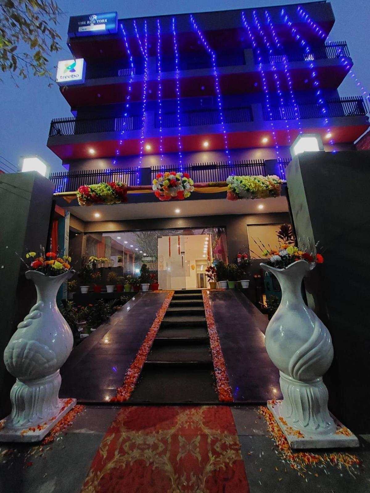 Hotel Red York By Byob Hotels Noida Zewnętrze zdjęcie