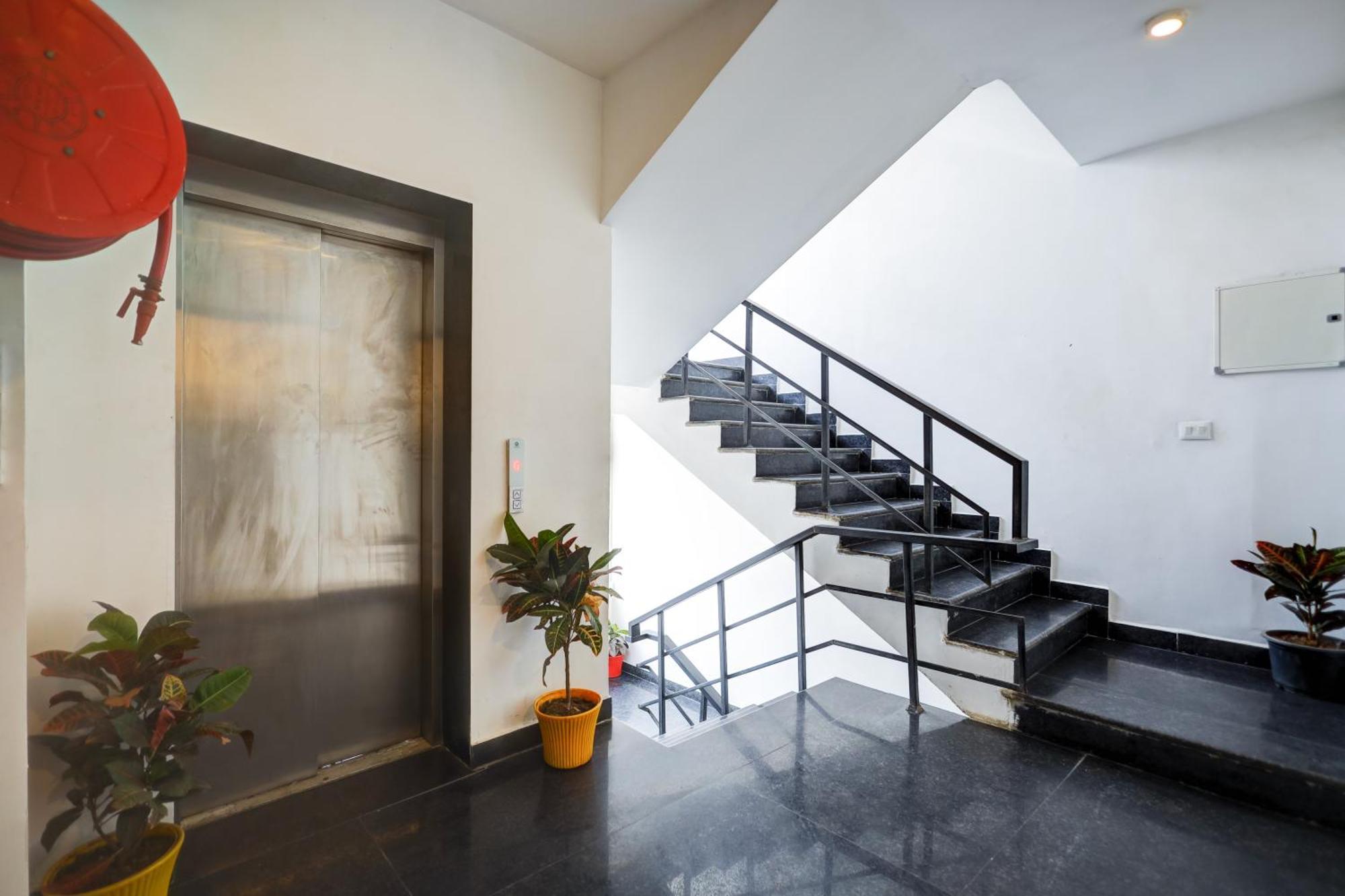Hotel Red York By Byob Hotels Noida Zewnętrze zdjęcie