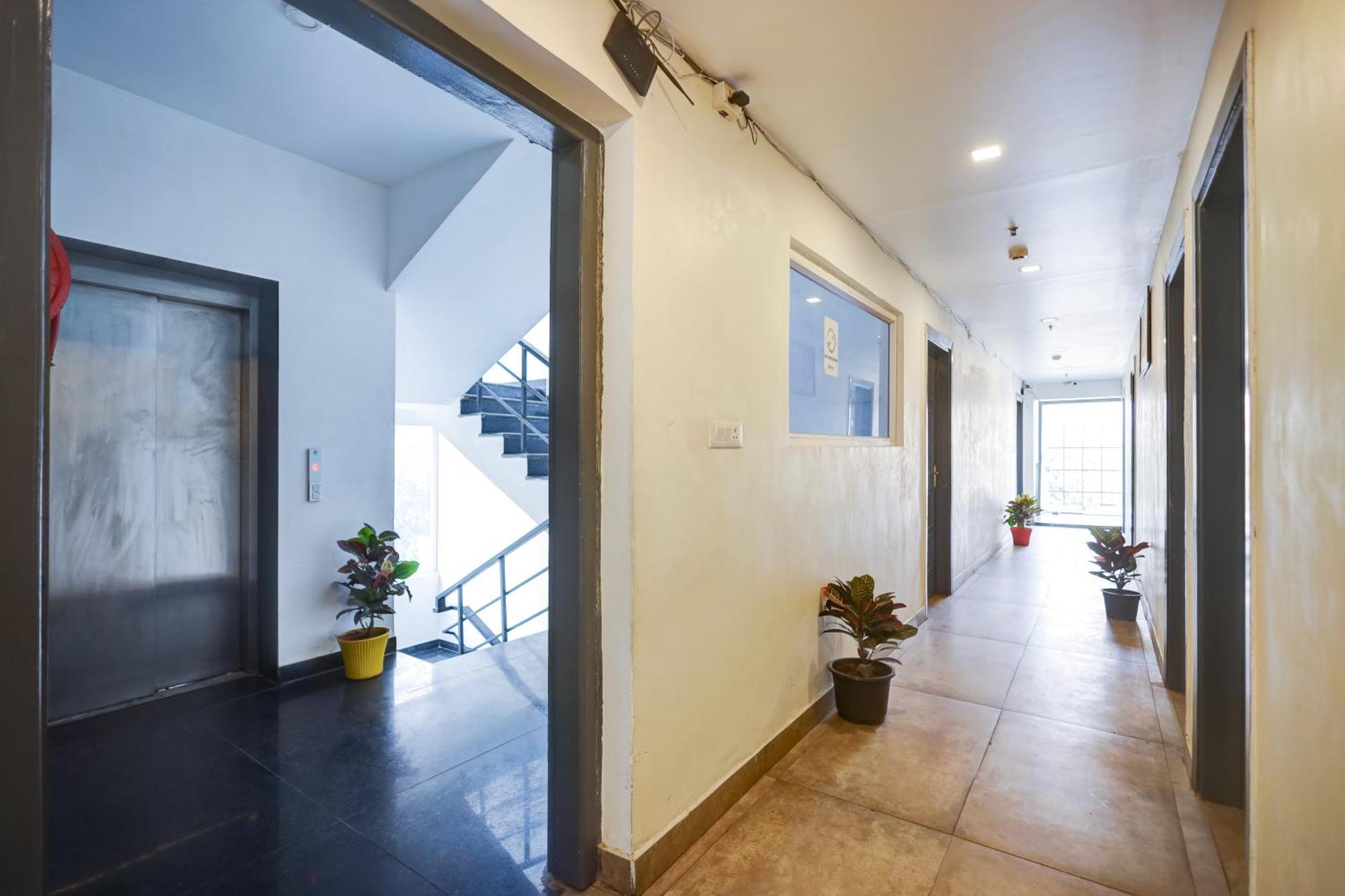 Hotel Red York By Byob Hotels Noida Zewnętrze zdjęcie