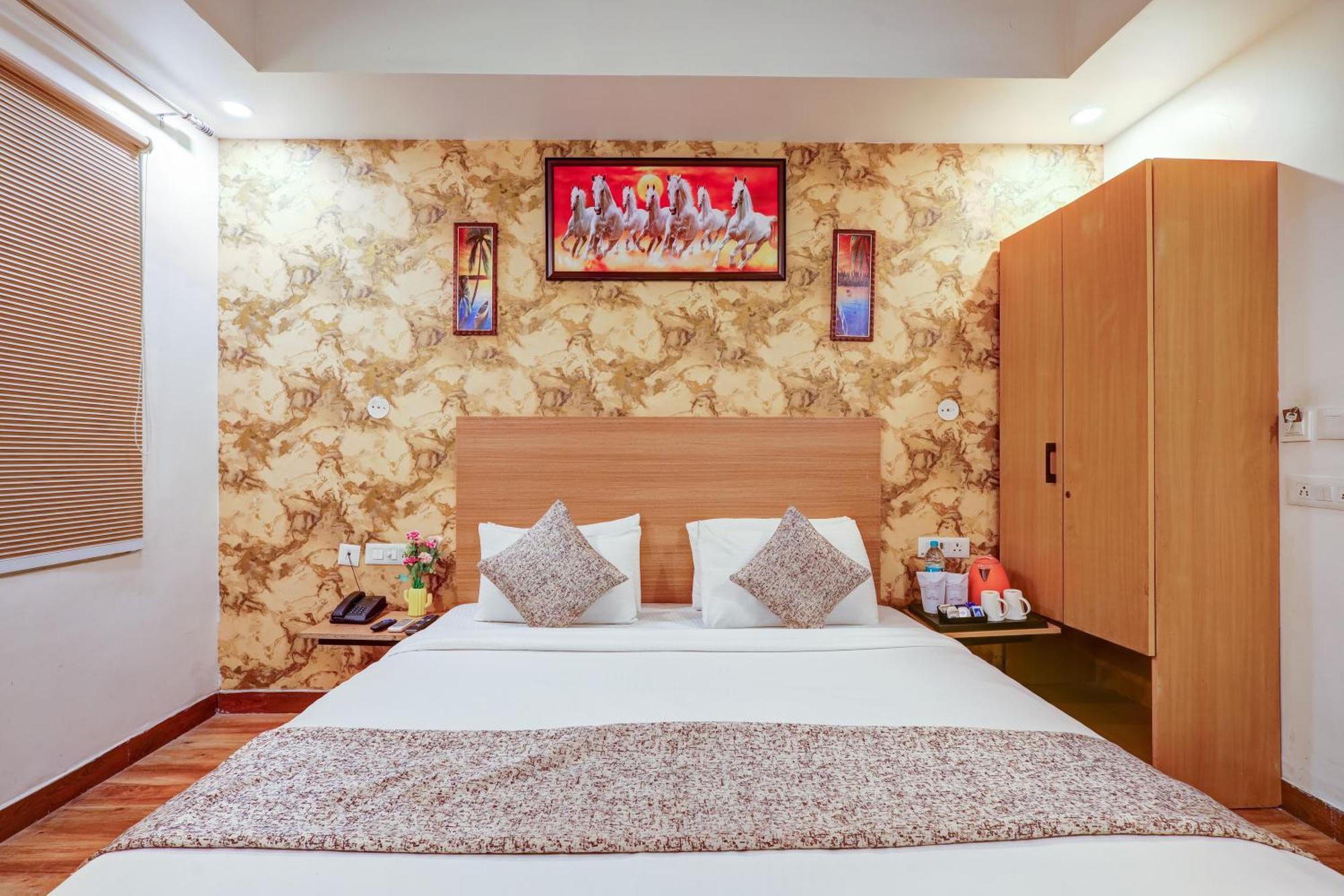 Hotel Red York By Byob Hotels Noida Zewnętrze zdjęcie