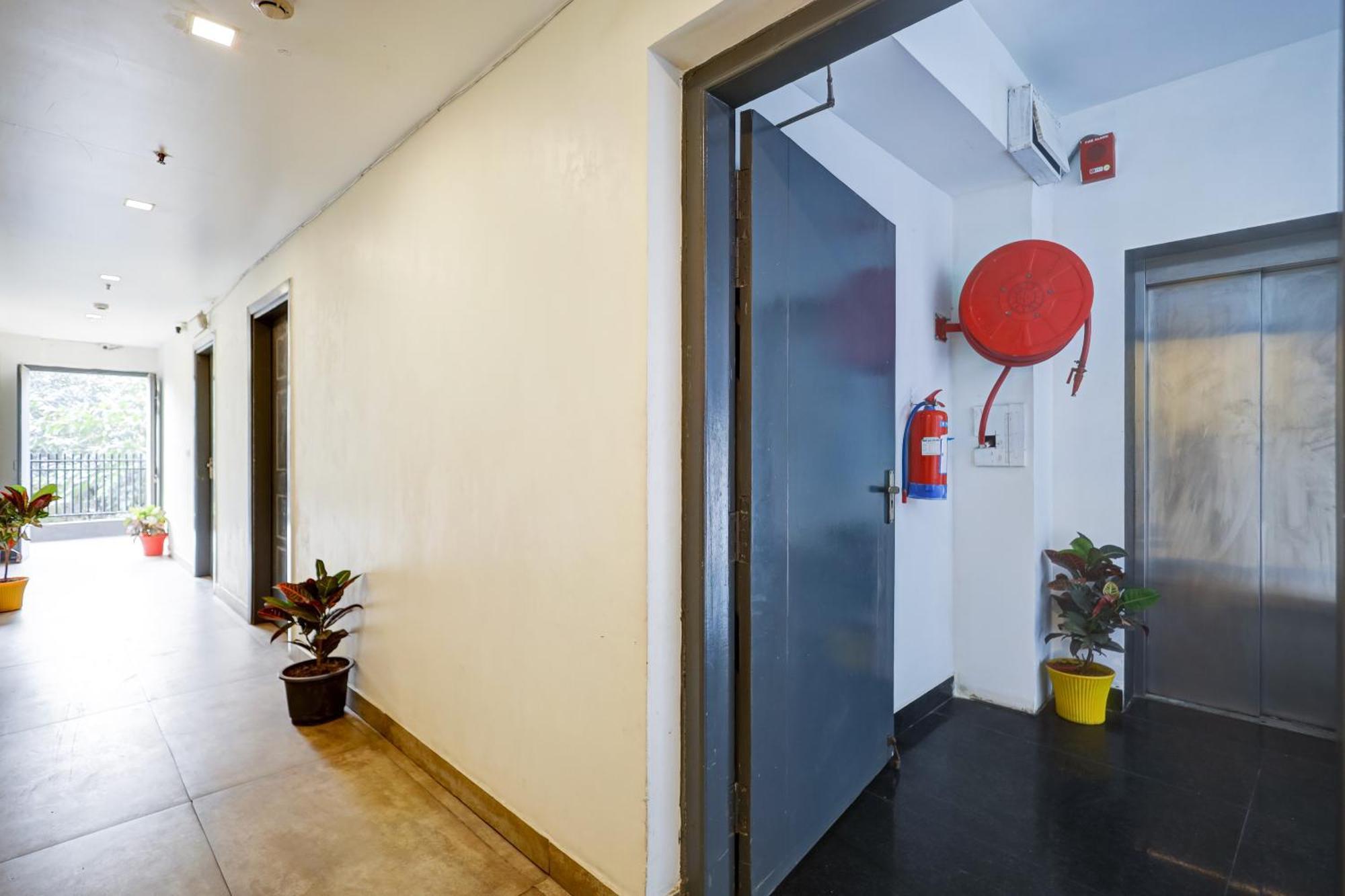 Hotel Red York By Byob Hotels Noida Zewnętrze zdjęcie