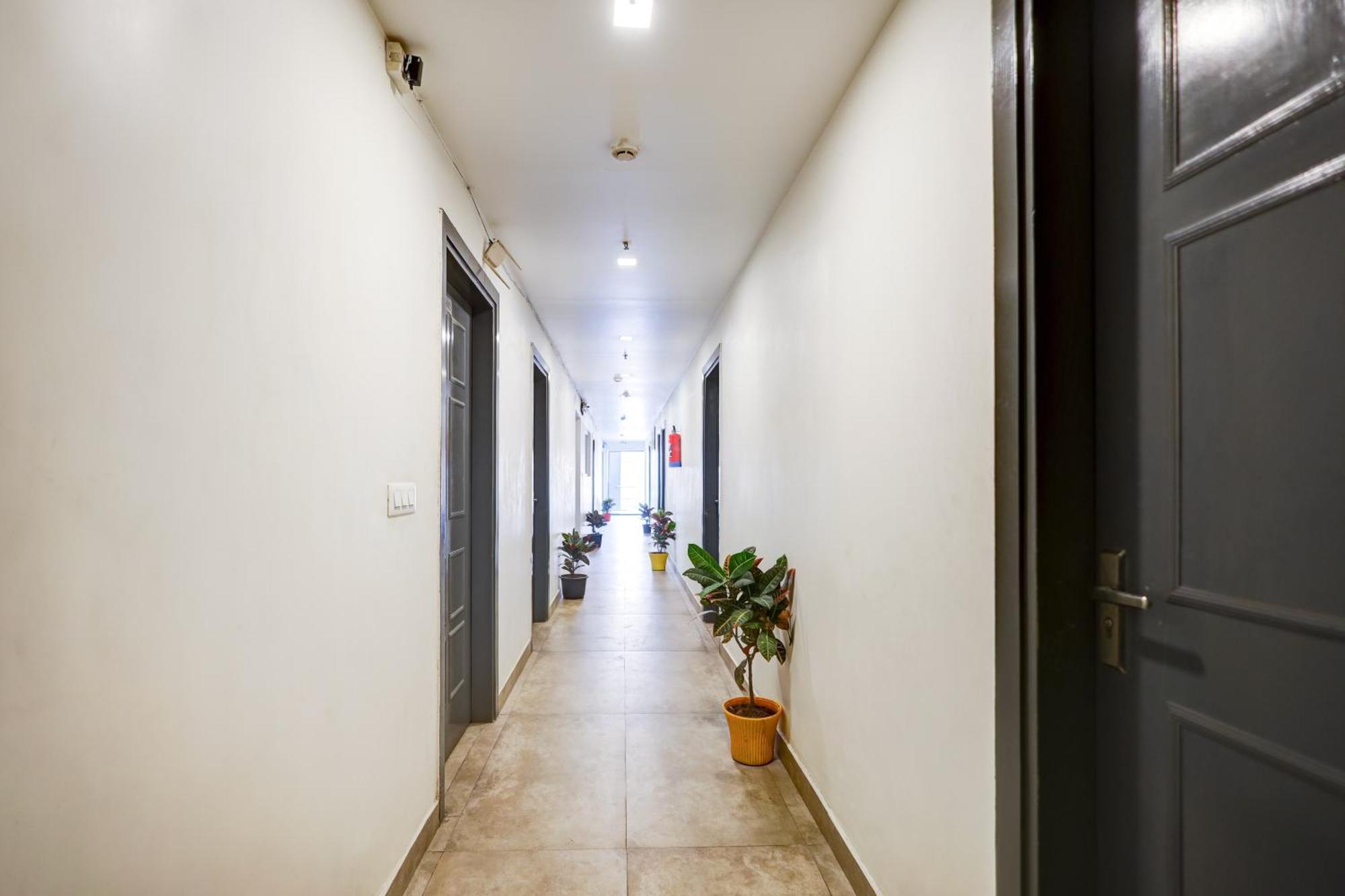 Hotel Red York By Byob Hotels Noida Zewnętrze zdjęcie